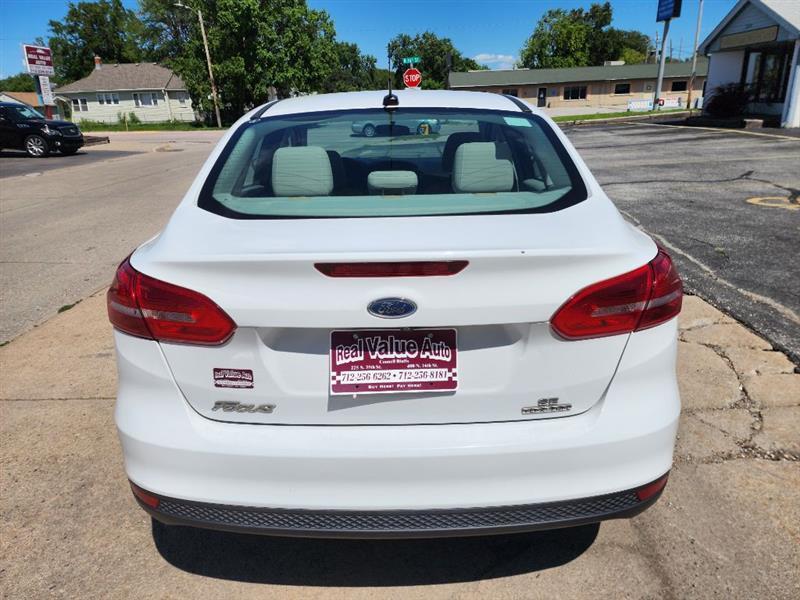 Ford Focus SE Sedan 2016