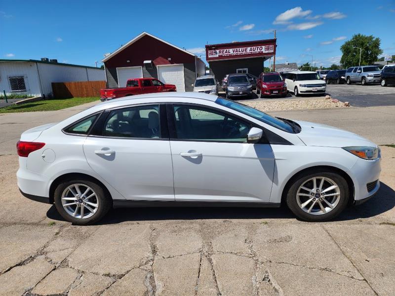 Ford Focus SE Sedan 2016