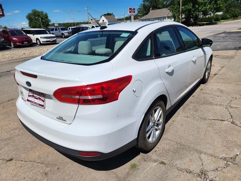 Ford Focus SE Sedan 2016