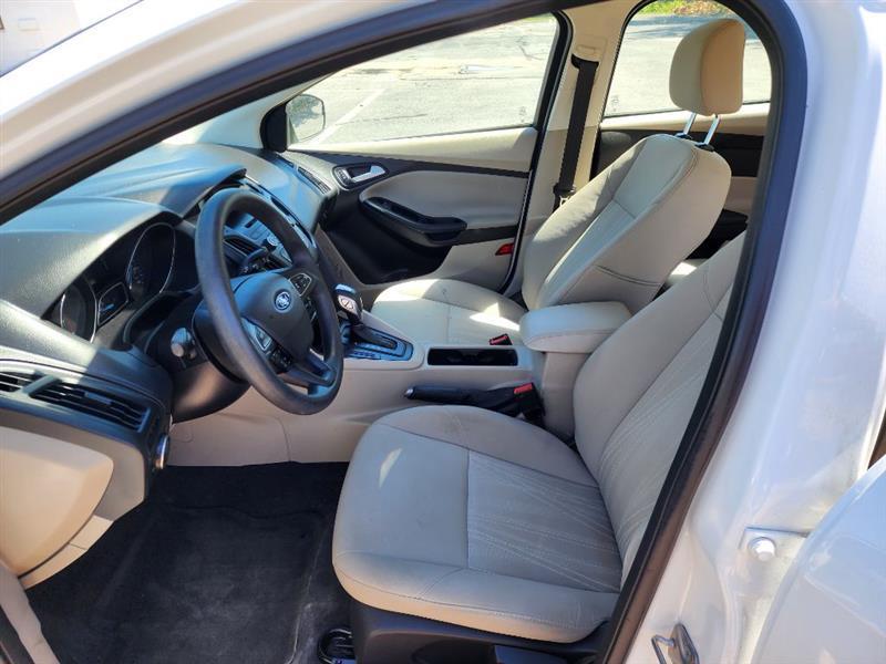 Ford Focus SE Sedan 2016