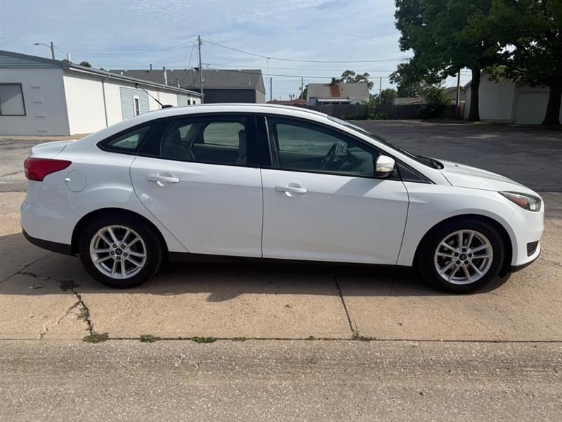 Ford Focus SE Sedan 2016