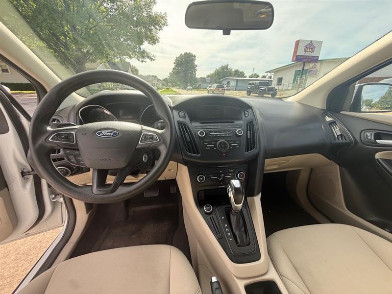 Ford Focus SE Sedan 2016