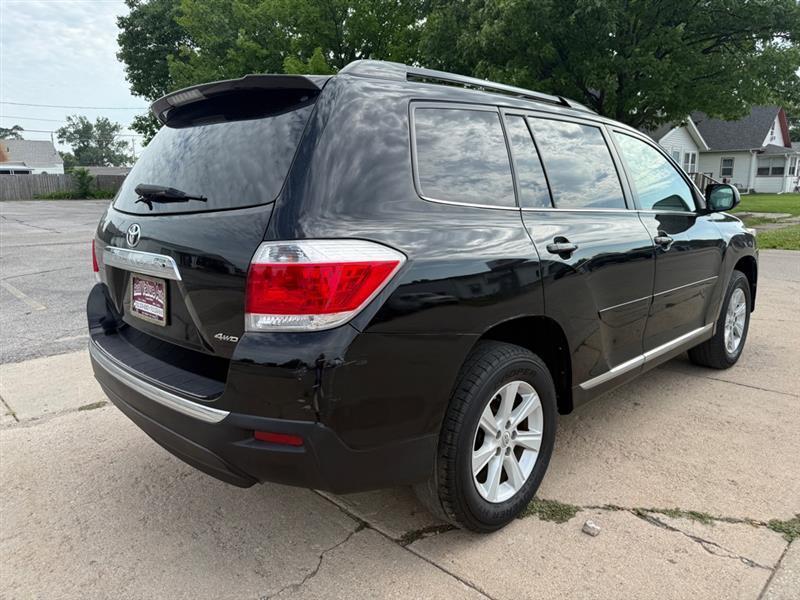 Toyota Highlander Base 4WD 2013