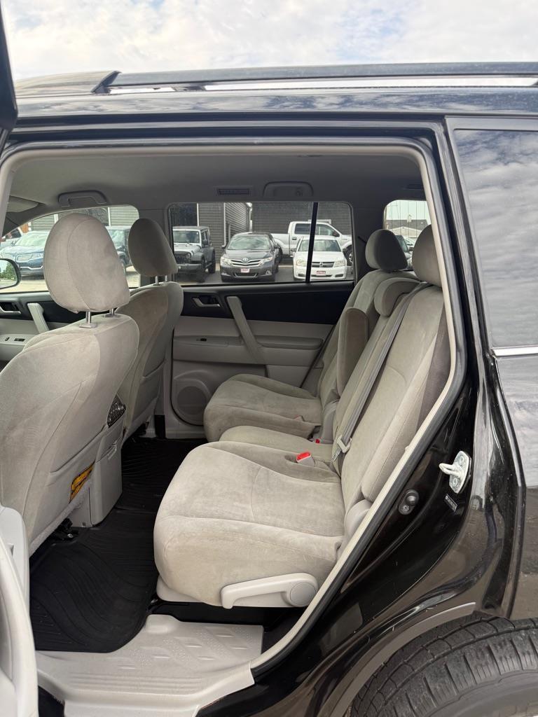 Toyota Highlander Base 4WD 2013
