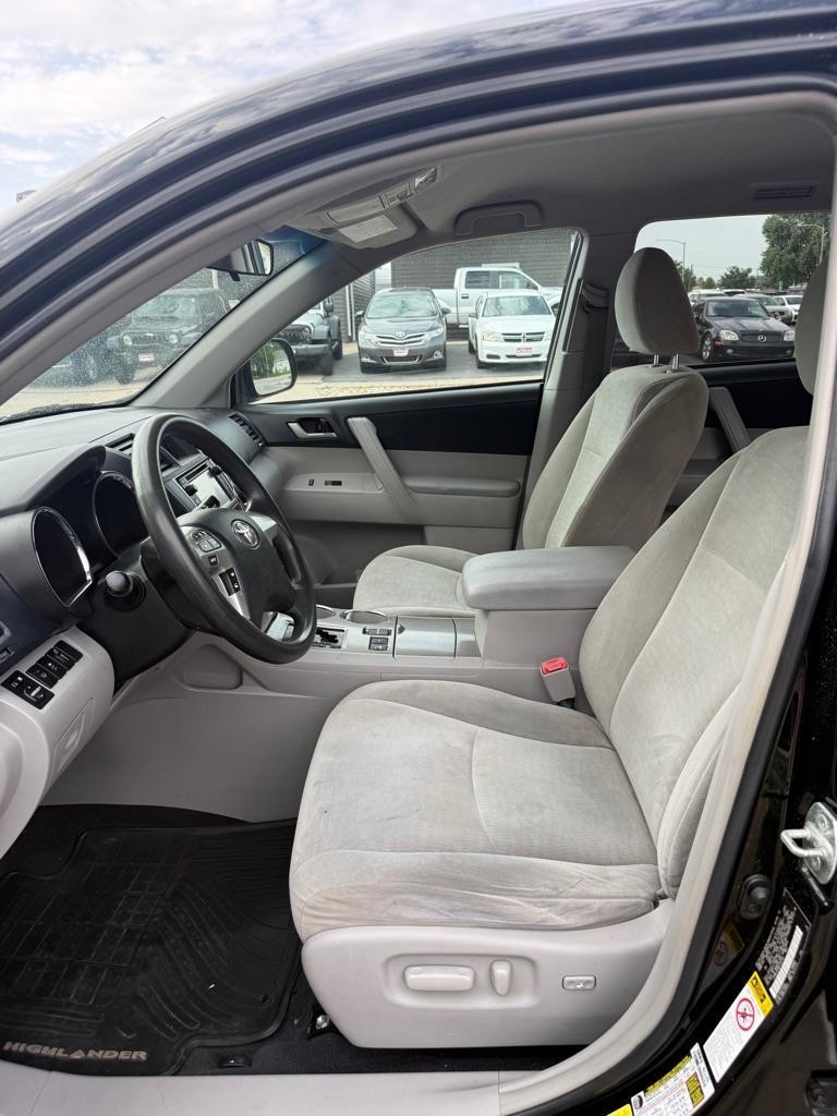 Toyota Highlander Base 4WD 2013