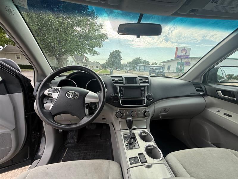 Toyota Highlander Base 4WD 2013