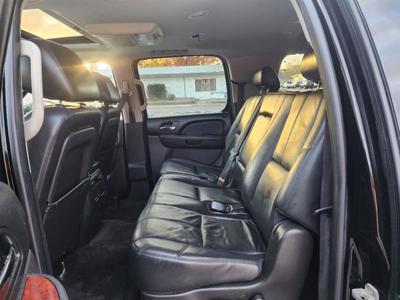 Chevrolet Suburban LT 1500 4WD 2010
