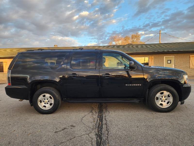 Chevrolet Suburban LT 1500 4WD 2010