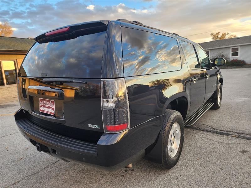 Chevrolet Suburban LT 1500 4WD 2010