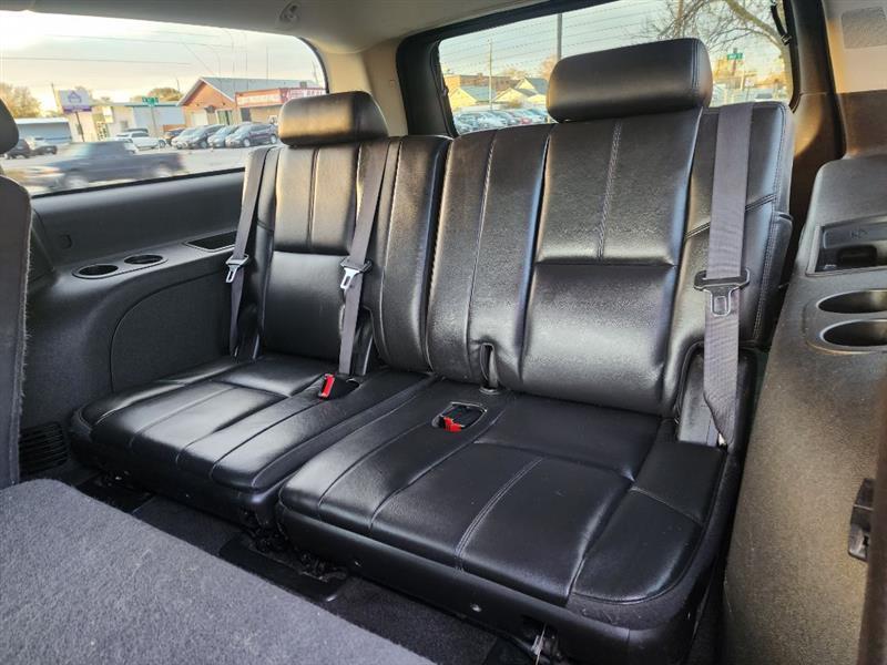 Chevrolet Suburban LT 1500 4WD 2010