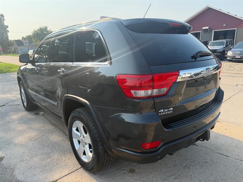 Jeep Grand Cherokee Laredo 4WD 2011