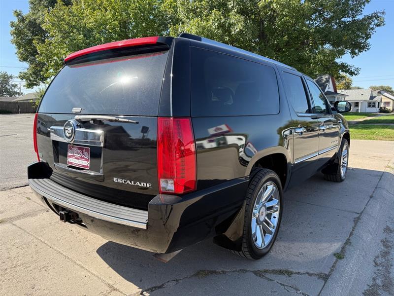 Cadillac Escalade ESV AWD Platinum 2011
