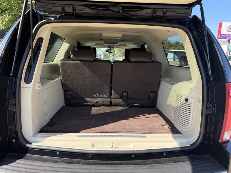 Cadillac Escalade ESV AWD Platinum 2011
