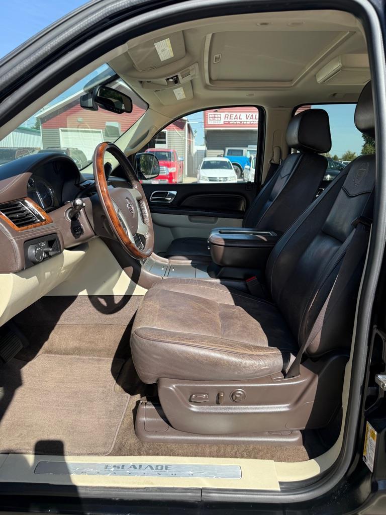 Cadillac Escalade ESV AWD Platinum 2011