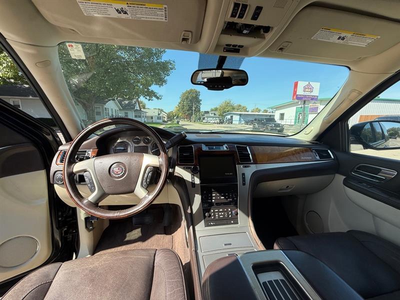 Cadillac Escalade ESV AWD Platinum 2011