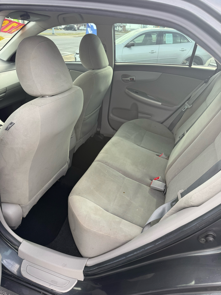 Toyota Corolla 4dr Sedan LE Auto 2012