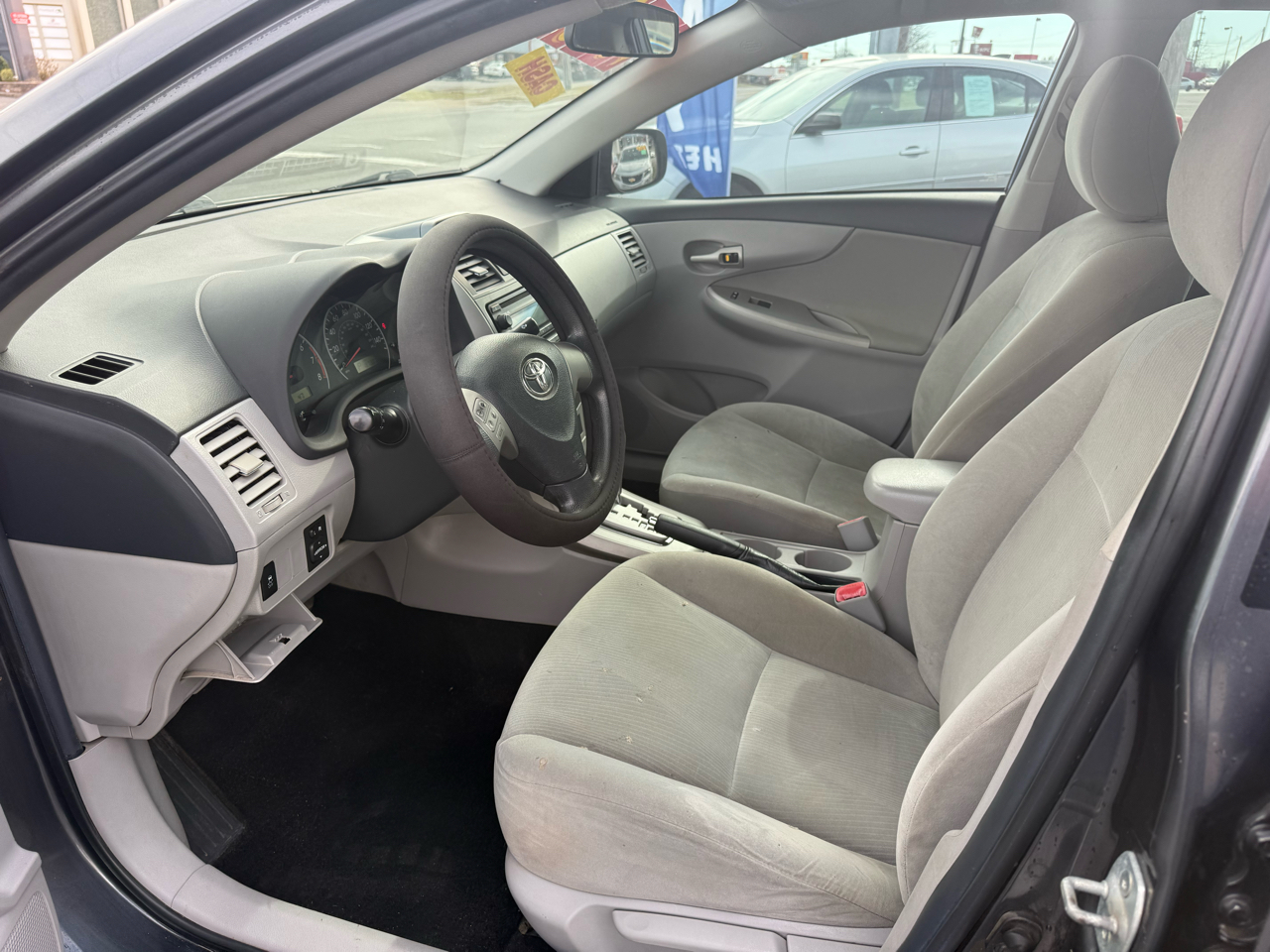 Toyota Corolla 4dr Sedan LE Auto 2012