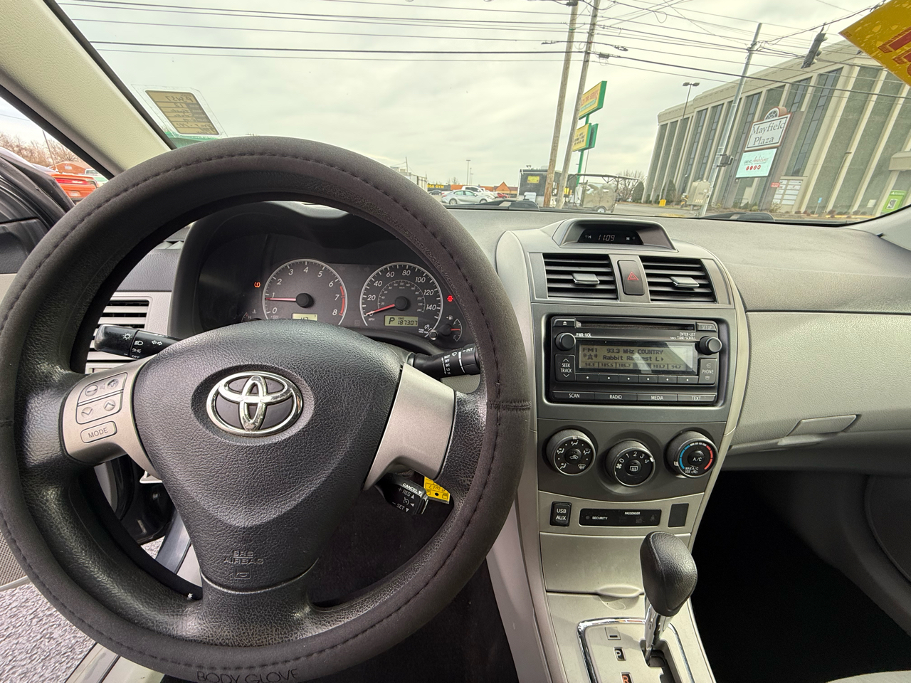 Toyota Corolla 4dr Sedan LE Auto 2012