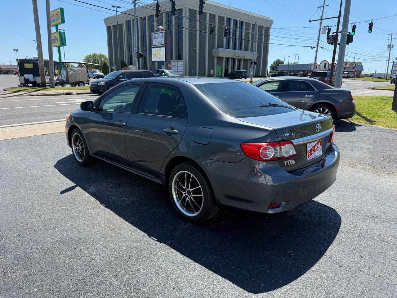 Toyota Corolla 4dr Sedan LE Auto 2012