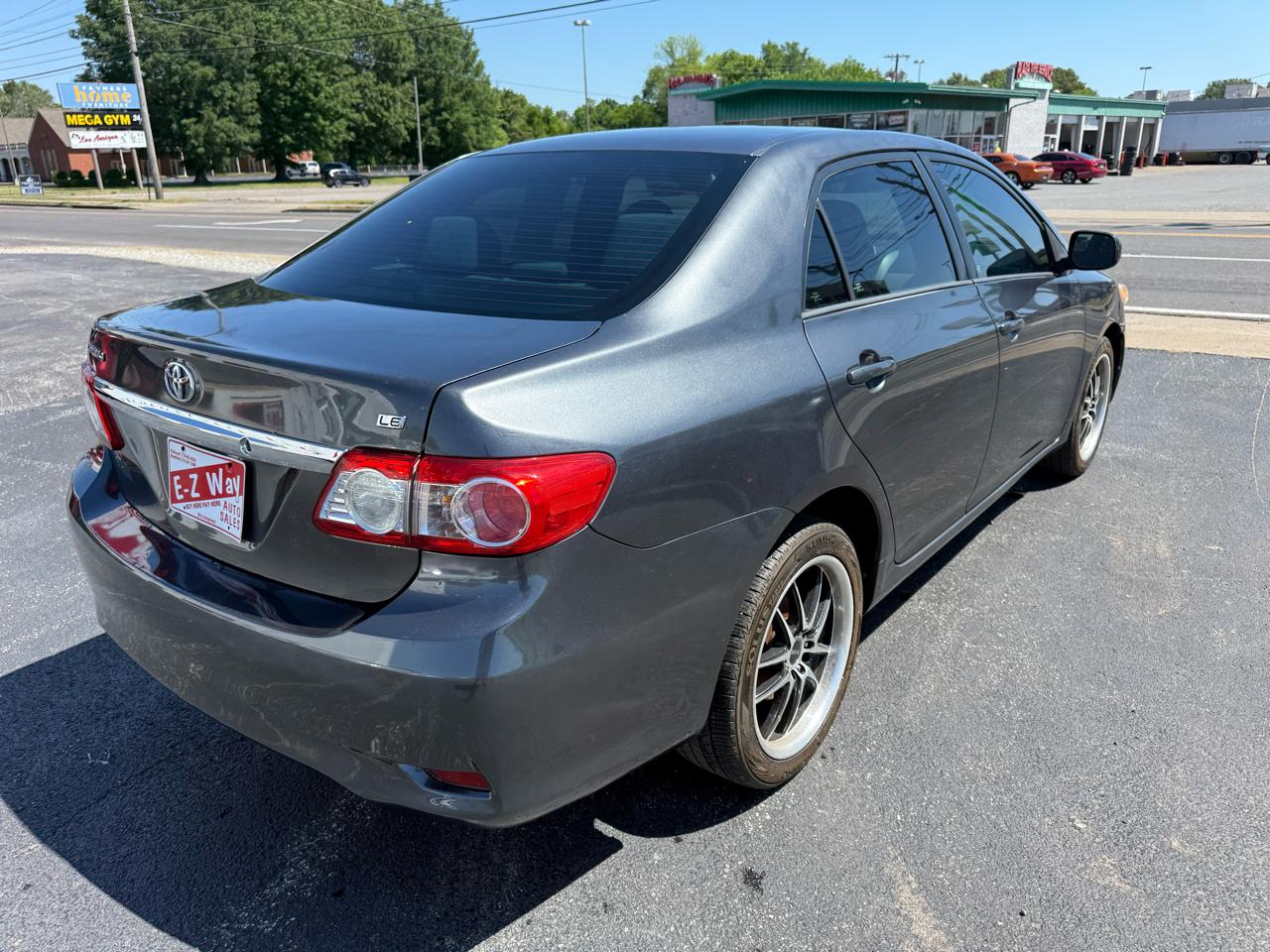 Toyota Corolla 4dr Sedan LE Auto 2012