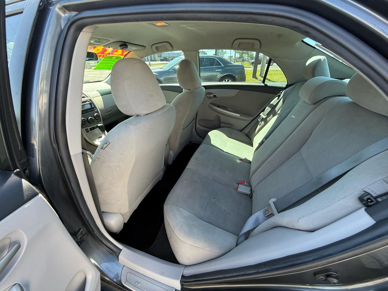 Toyota Corolla 4dr Sedan LE Auto 2012