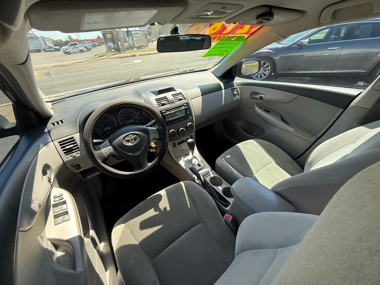 Toyota Corolla 4dr Sedan LE Auto 2012