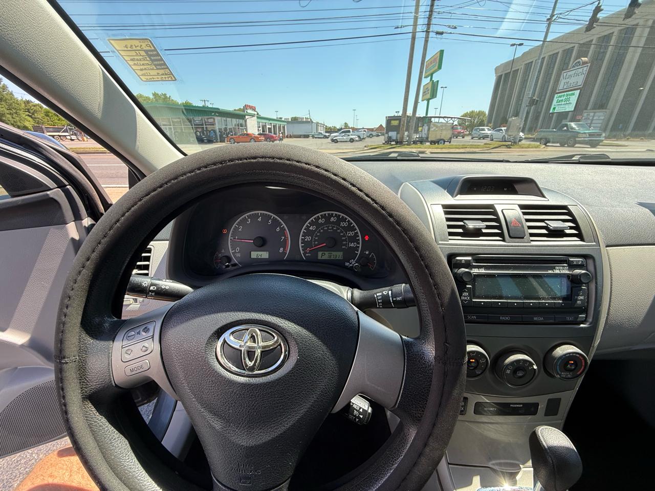Toyota Corolla 4dr Sedan LE Auto 2012
