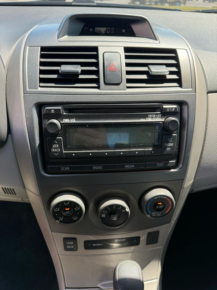 Toyota Corolla 4dr Sedan LE Auto 2012