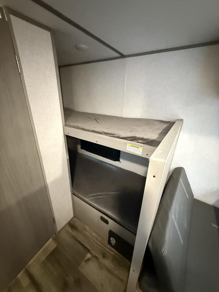 Coleman 17 B  2022