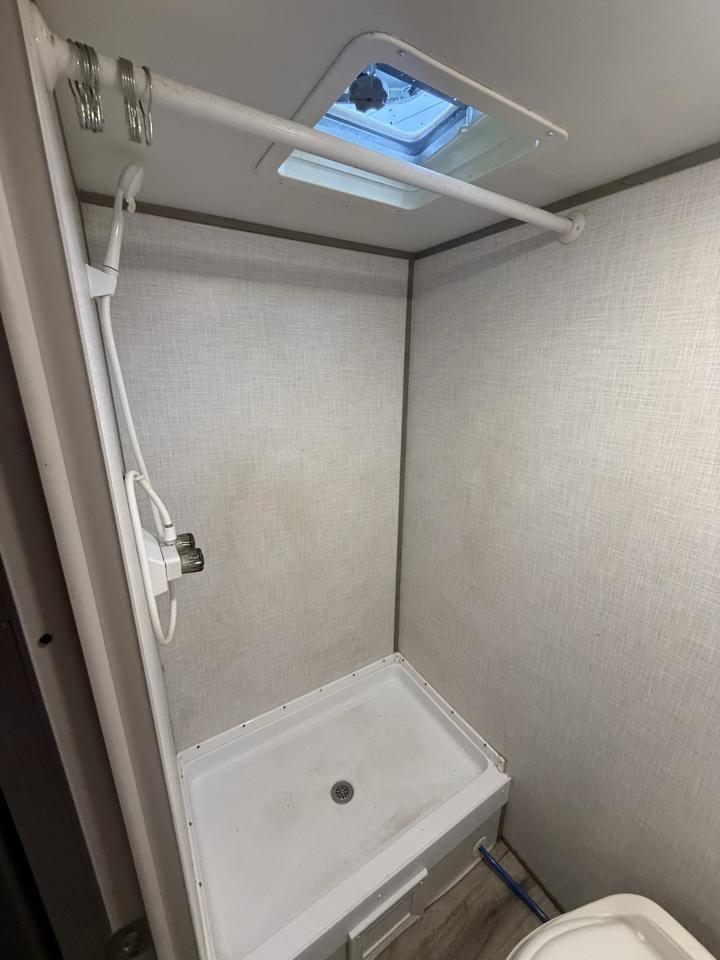 Coleman 17 B  2022