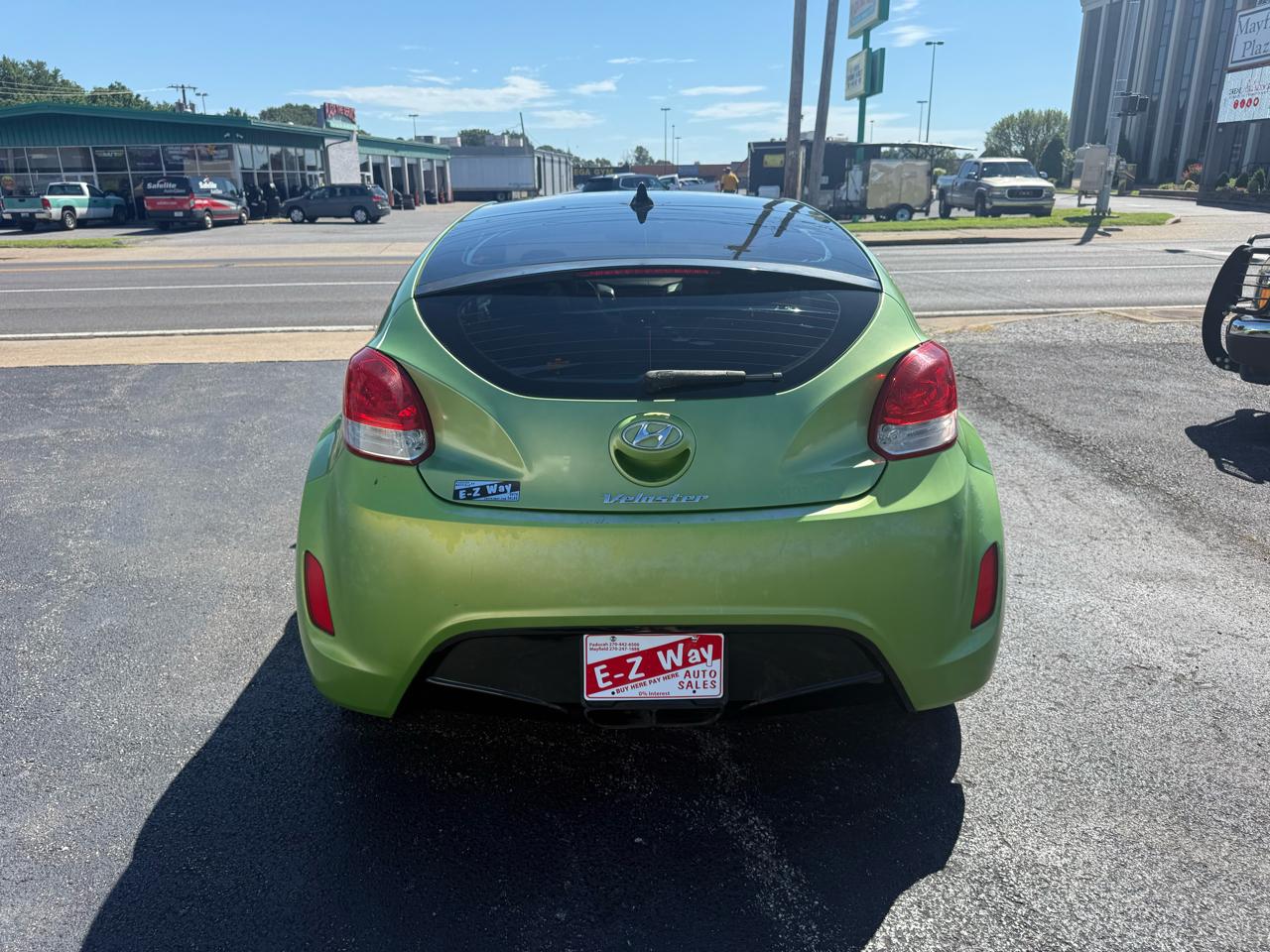 Hyundai Veloster Base 2012