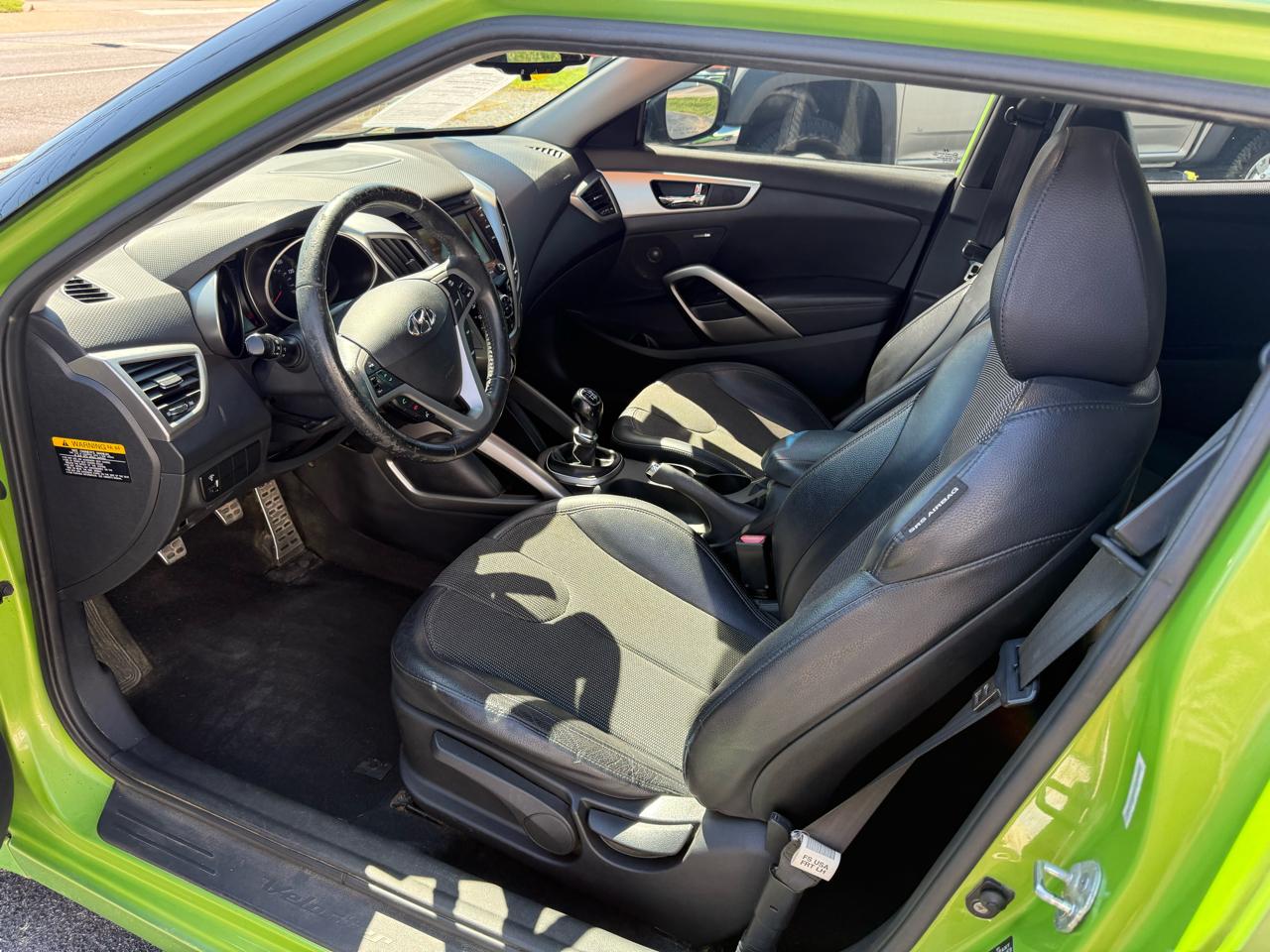 Hyundai Veloster Base 2012