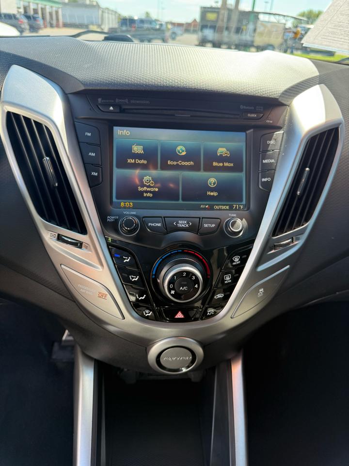 Hyundai Veloster Base 2012
