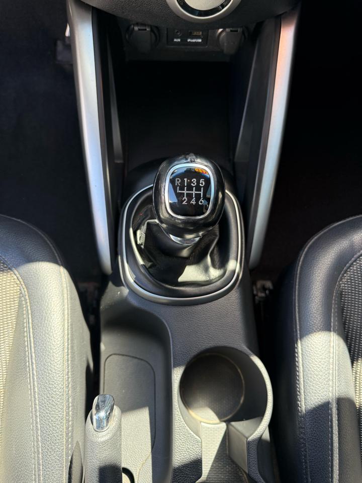 Hyundai Veloster Base 2012