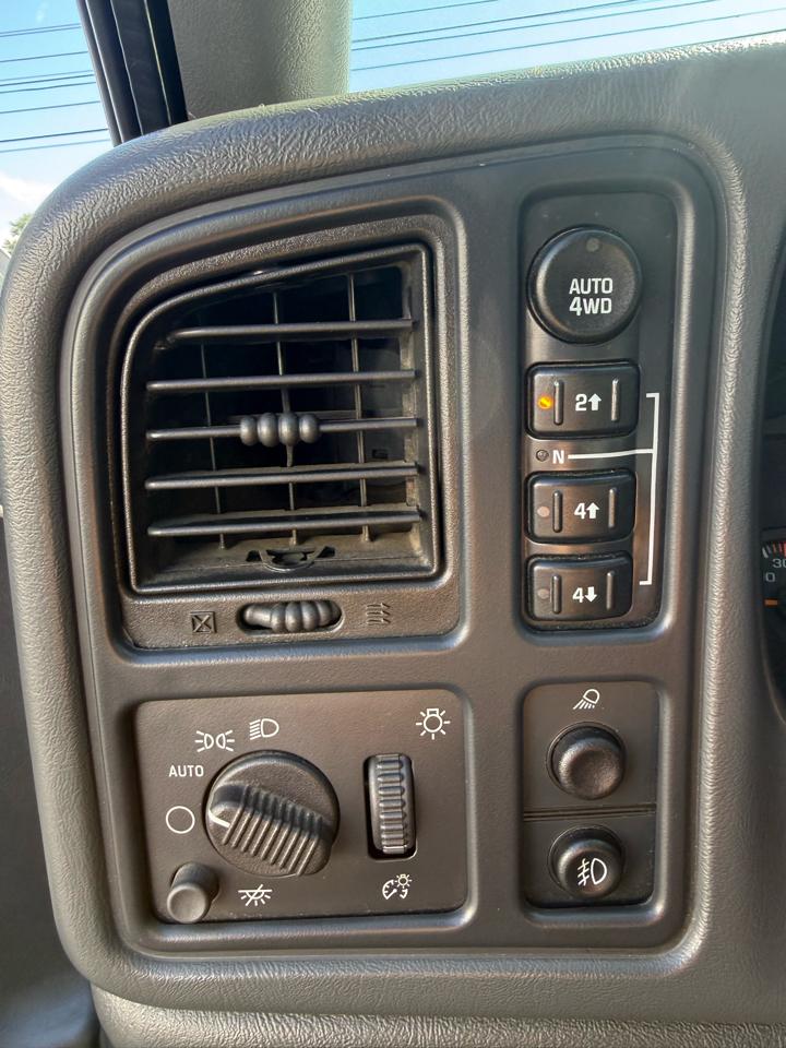 Chevrolet Avalanche 2500 4WD 2004