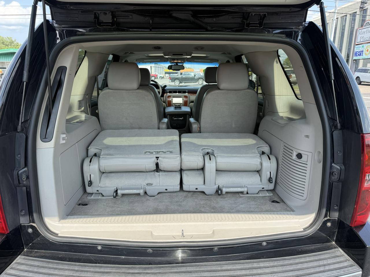 Chevrolet Tahoe LTZ 2WD 2011