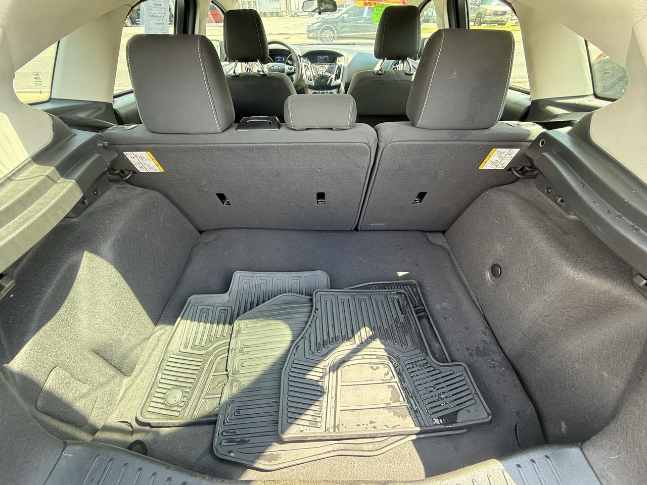 Ford Focus SE 2012