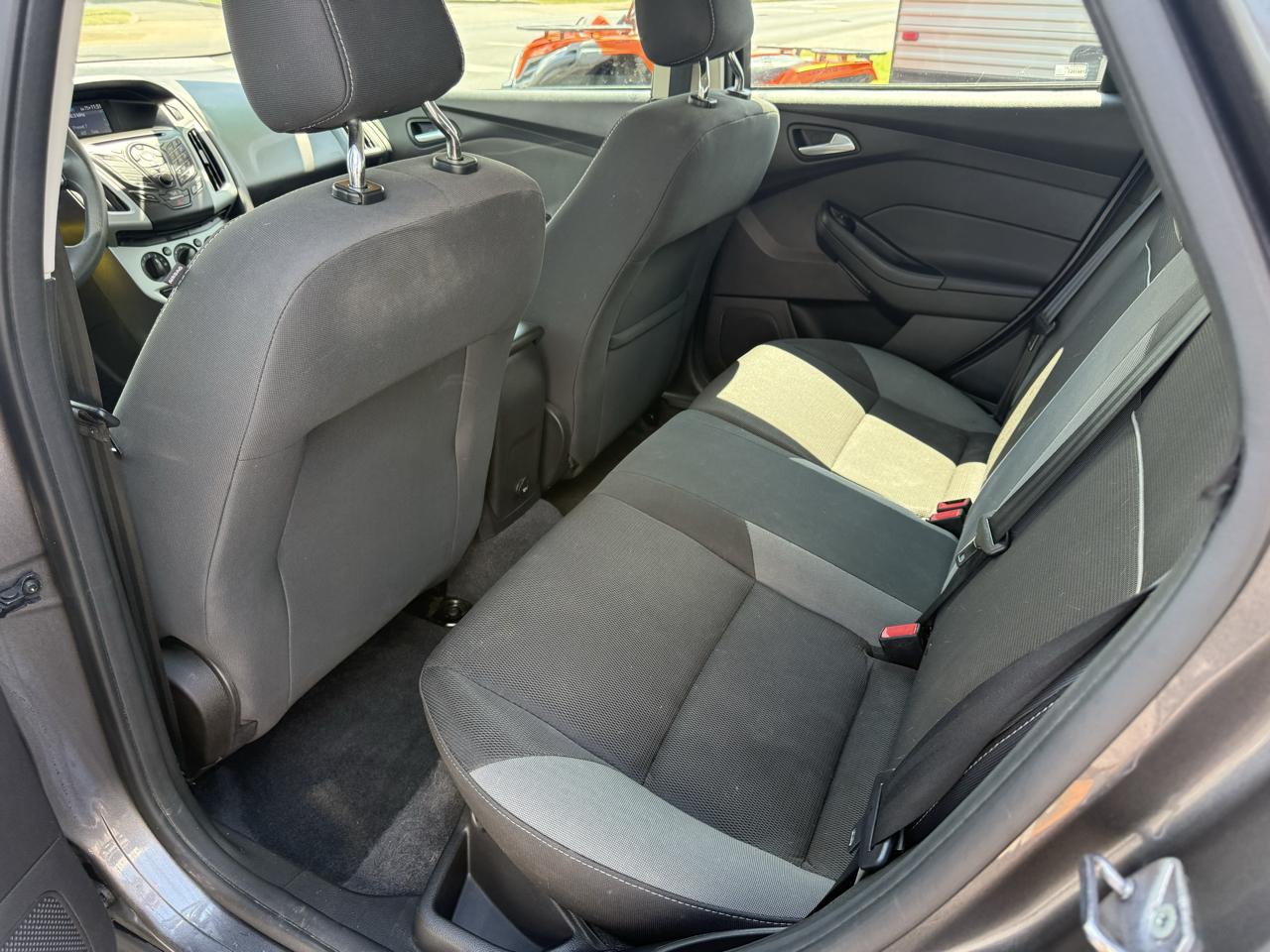 Ford Focus SE 2012