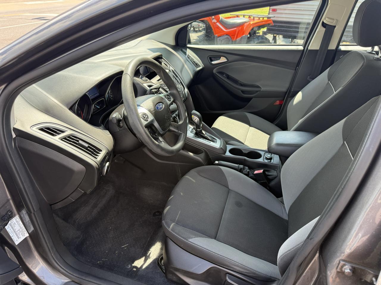 Ford Focus SE 2012