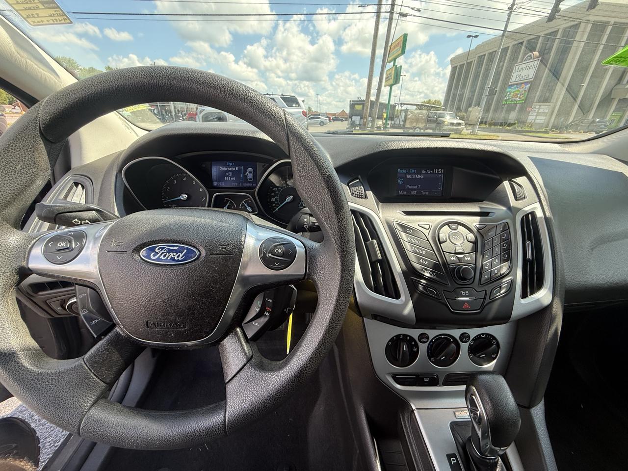 Ford Focus SE 2012