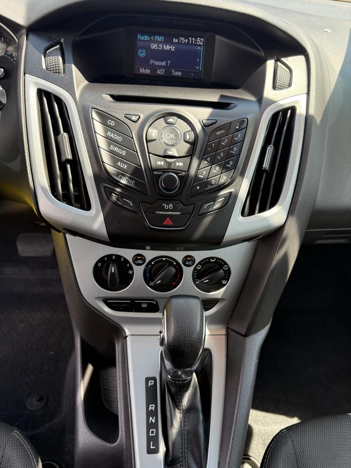 Ford Focus SE 2012