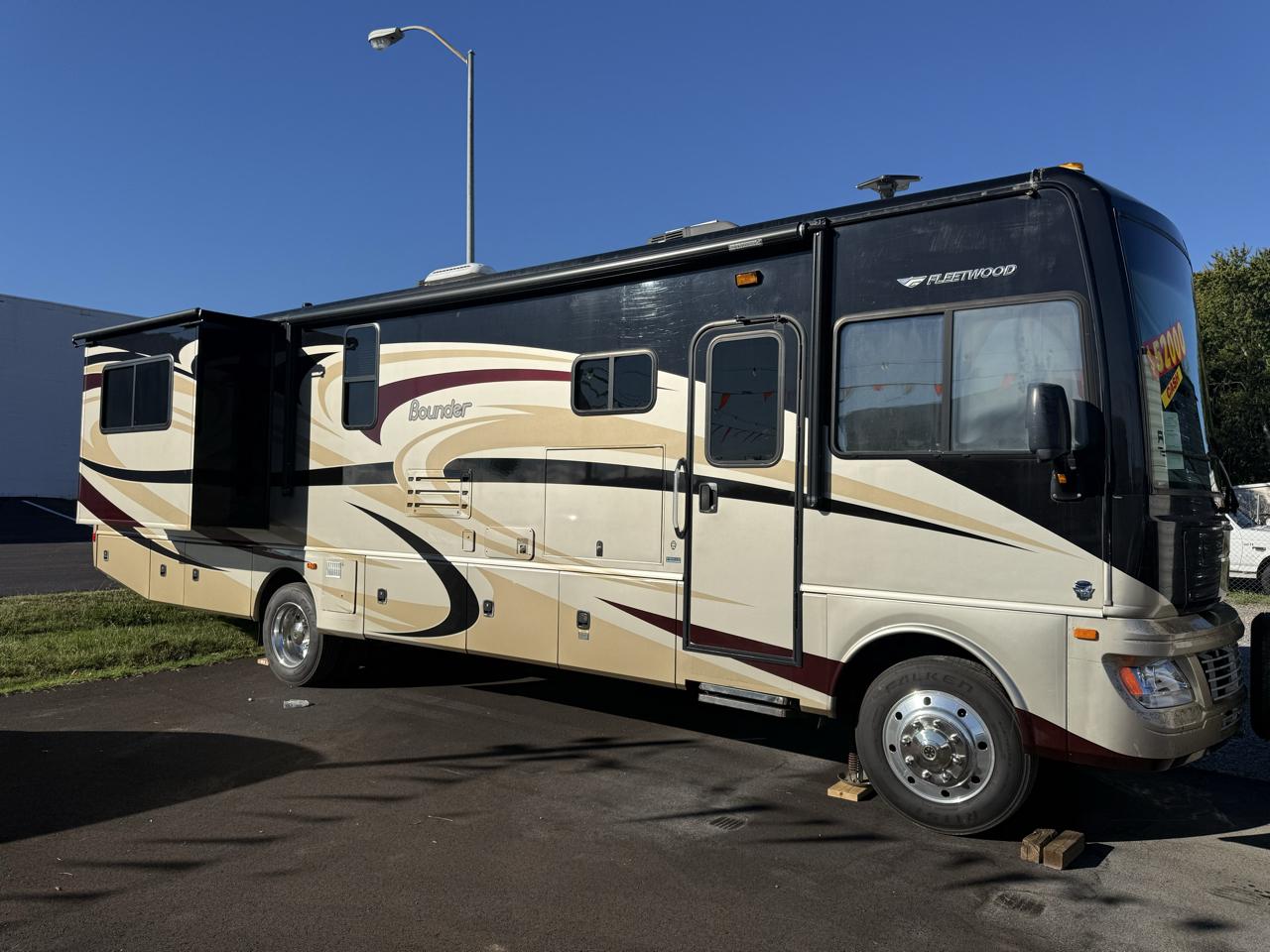 2014 Fleetwood Bounder 35K