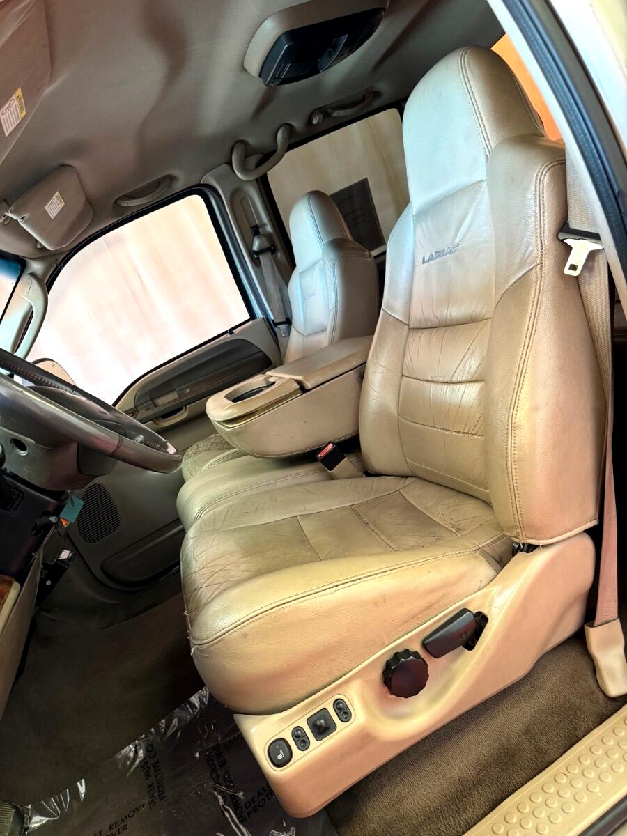 Ford Super Duty F-350 DRW Crew Cab 172" Lariat 4WD 2003