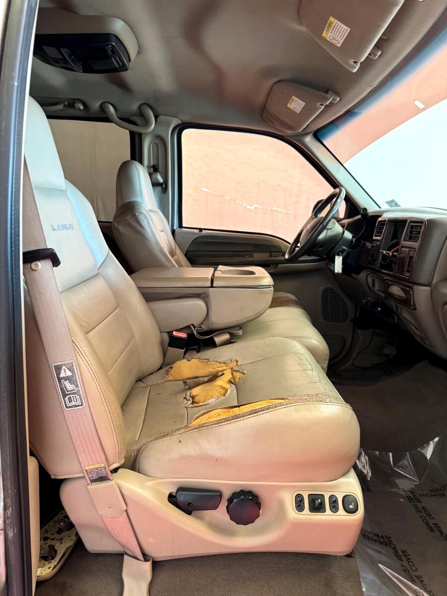 Ford Super Duty F-350 DRW Crew Cab 172" Lariat 4WD 2003