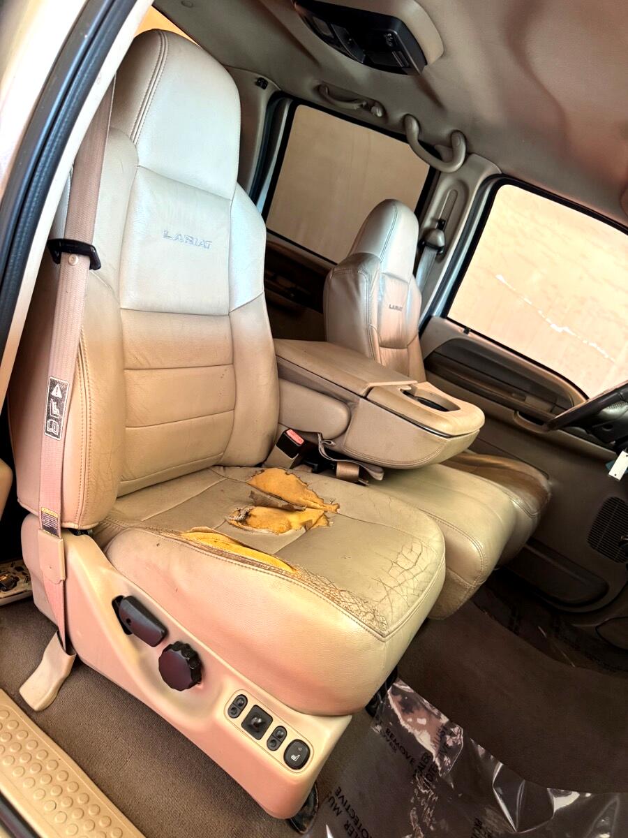 Ford Super Duty F-350 DRW Crew Cab 172" Lariat 4WD 2003