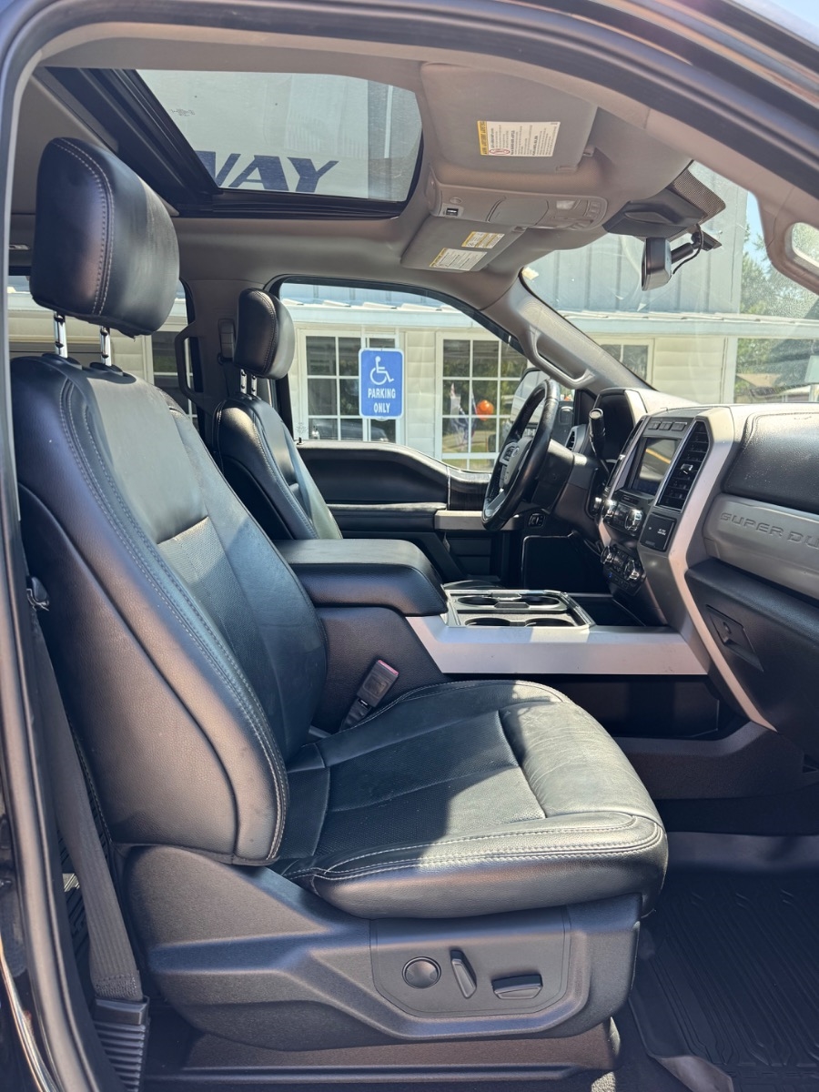 Ford Super Duty F-350 SRW Lariat 4WD Crew Cab 6.75' Box 2020 Ford Super Duty F-350 SRW Lariat 4WD Crew Cab 6.75' Box 2020