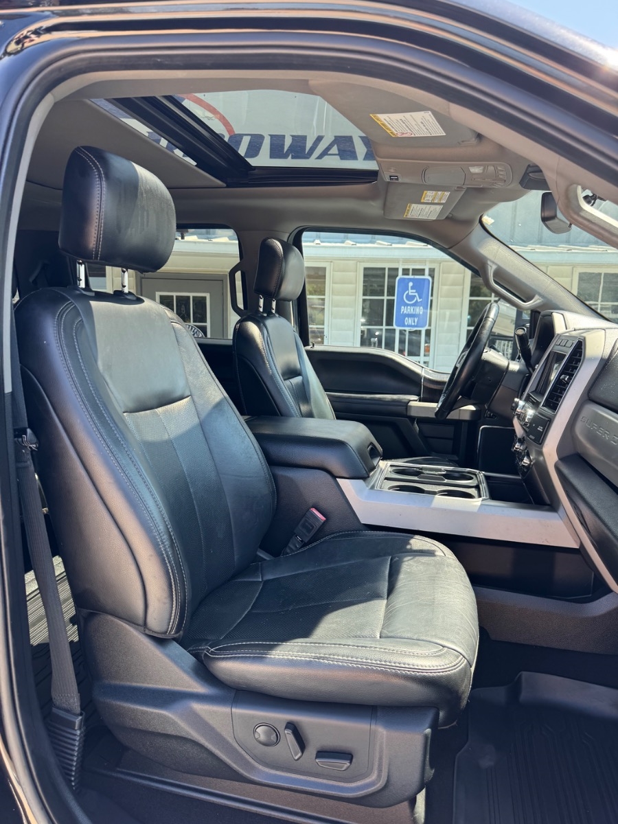 Ford Super Duty F-350 SRW Lariat 4WD Crew Cab 6.75' Box 2020 Ford Super Duty F-350 SRW Lariat 4WD Crew Cab 6.75' Box 2020