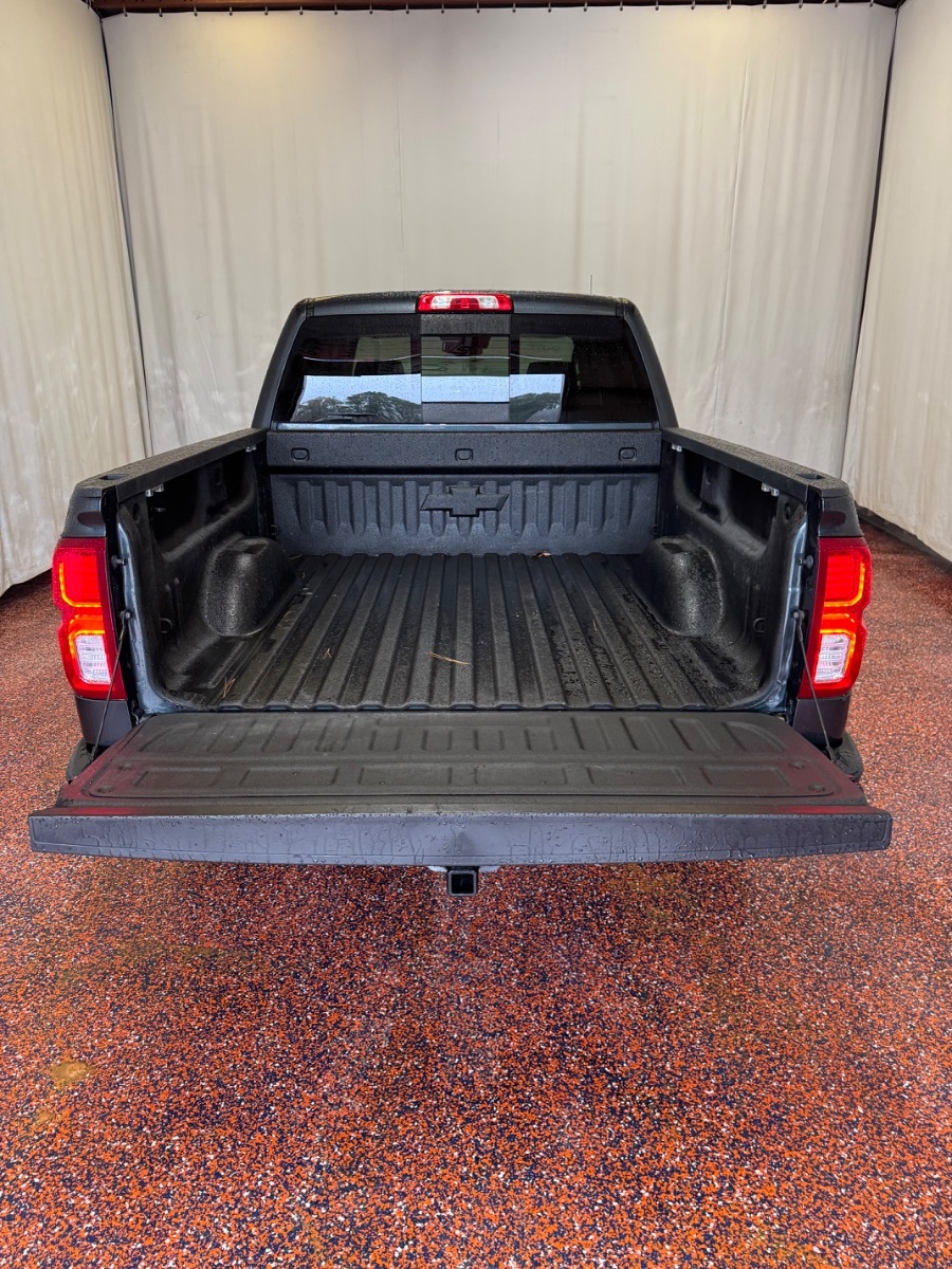 Chevrolet Silverado 1500 4WD Crew Cab 143.5" High Country 2018