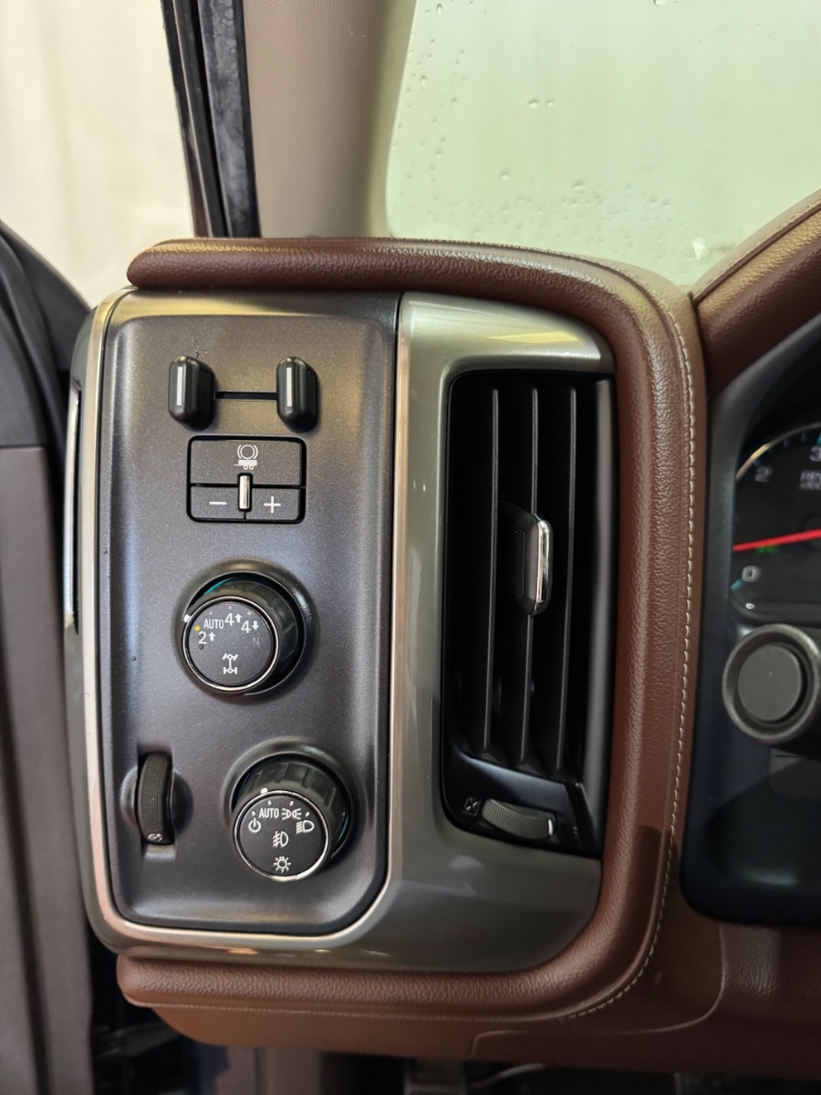 Chevrolet Silverado 1500 4WD Crew Cab 143.5" High Country 2018