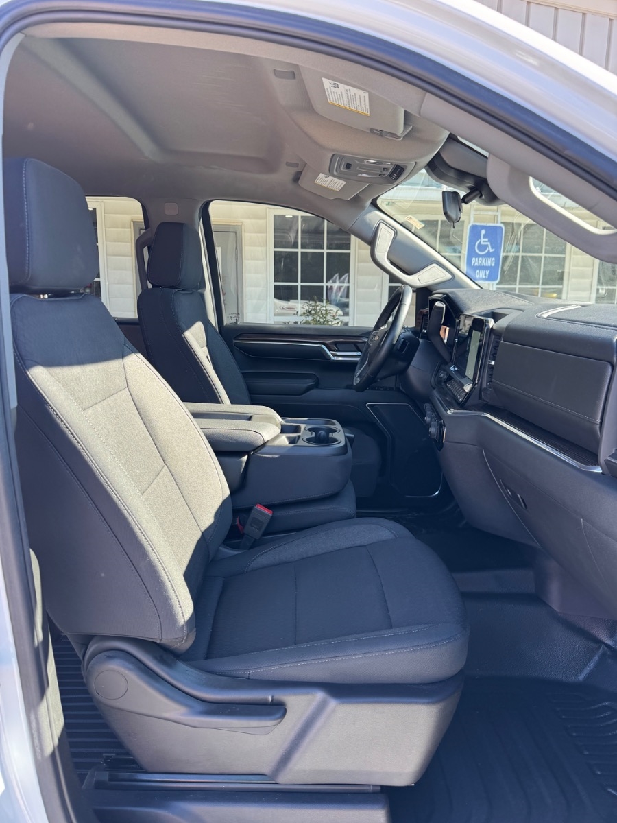 Chevrolet Silverado 1500 4WD Crew Cab 147" LT w/1LT 2024